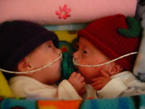 premature-twins-25-weeks